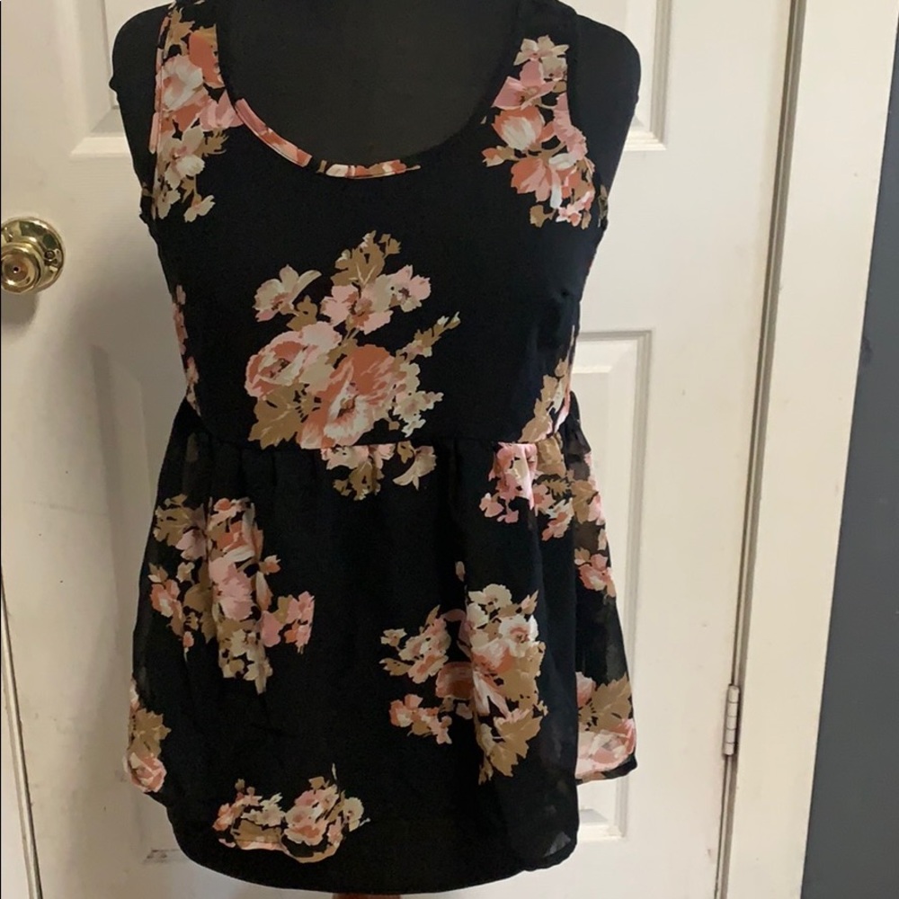 Shear Top. Size Medium